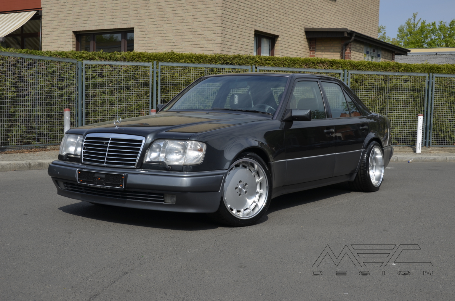 W124 E500 with meclassico2 wheels – MEC Design